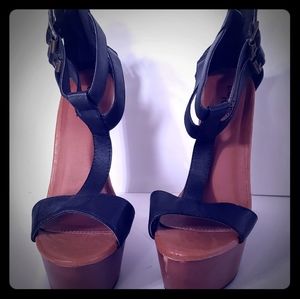 Platform wedge sandel size 7